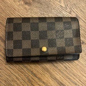 LV small wallet